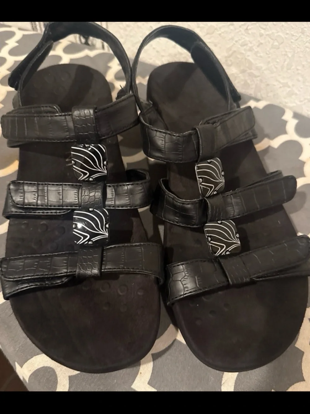 The Vionic Amber w/ Orthaheel in Black Croc effect - Picture 4 of 4